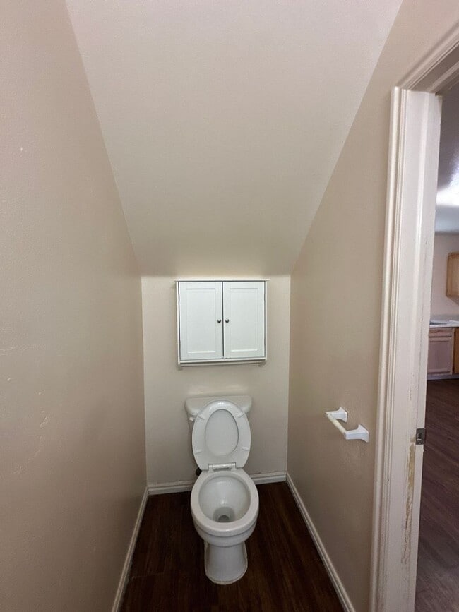Building Photo - Milford Townhouse