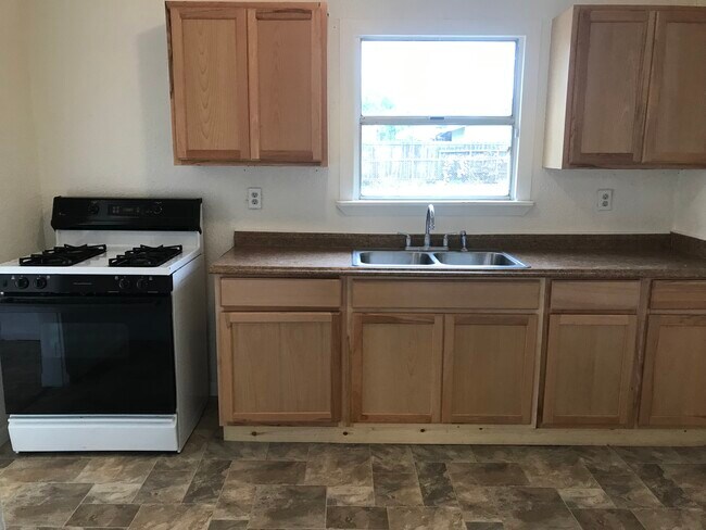 Building Photo - 2127 B St