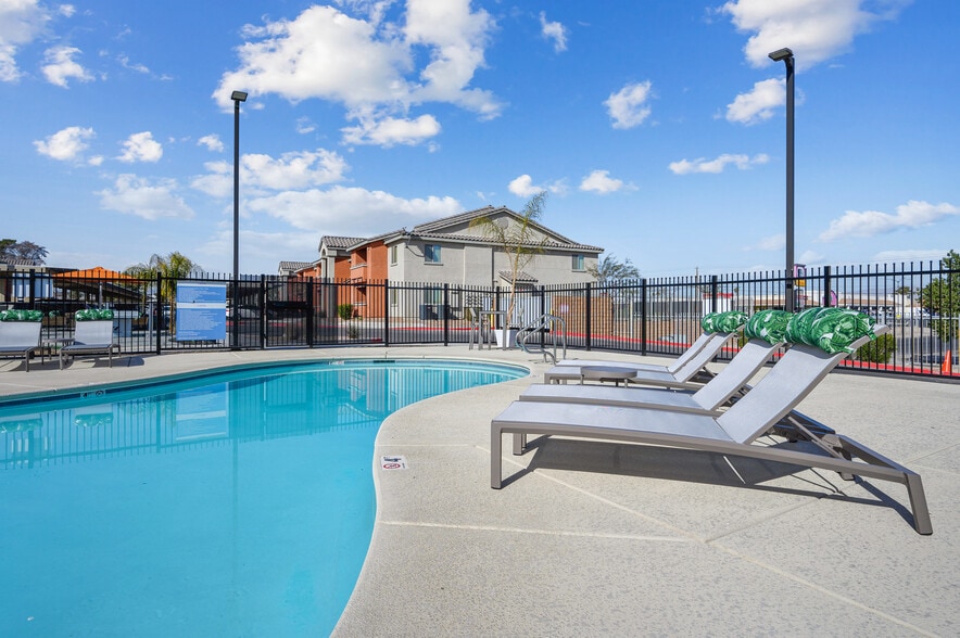 Building Photo - Sunrise at Tropicana