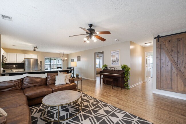 Building Photo - Single Family Home For Lease