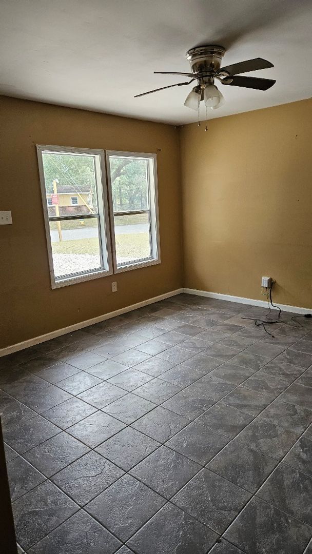 Building Photo - 3 bed 1 bath