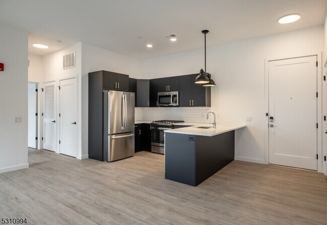 Building Photo - 22 Schuyler Pl