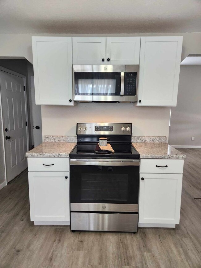 Building Photo - Charming Home in Cadillac Available May 2024