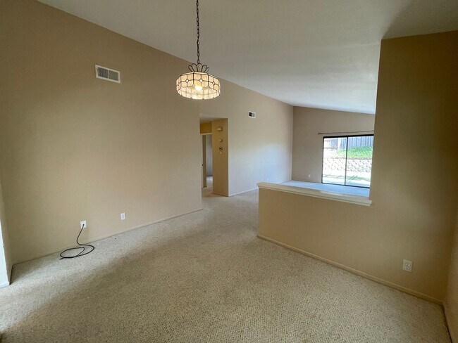 Building Photo - High Country West/Rancho Bernardo, Patio Home.  2/2, 1230 sq. ft..