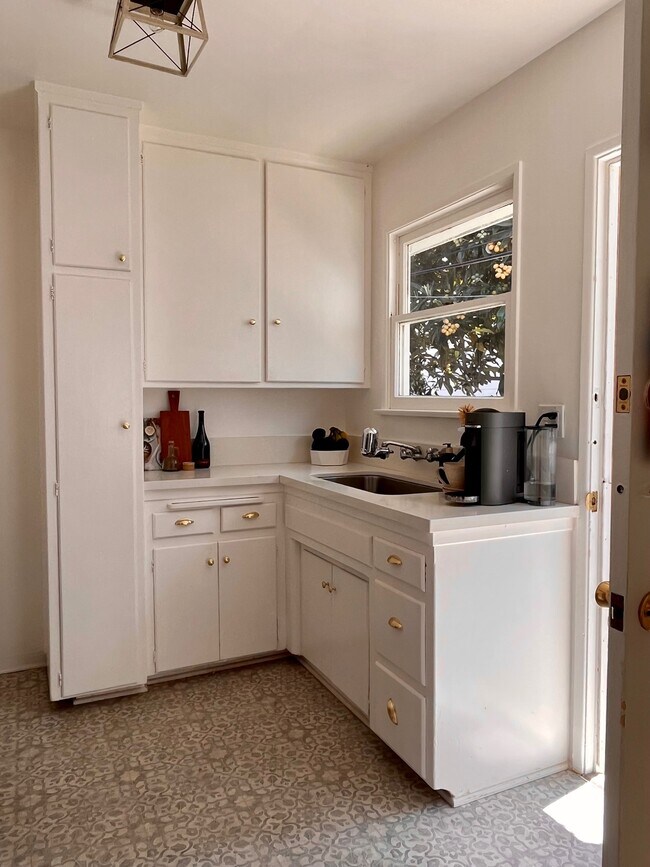 Building Photo - 830 20th St