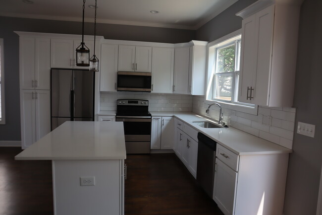 Kitchen and Cabinets - 4347 Old Goins Rd