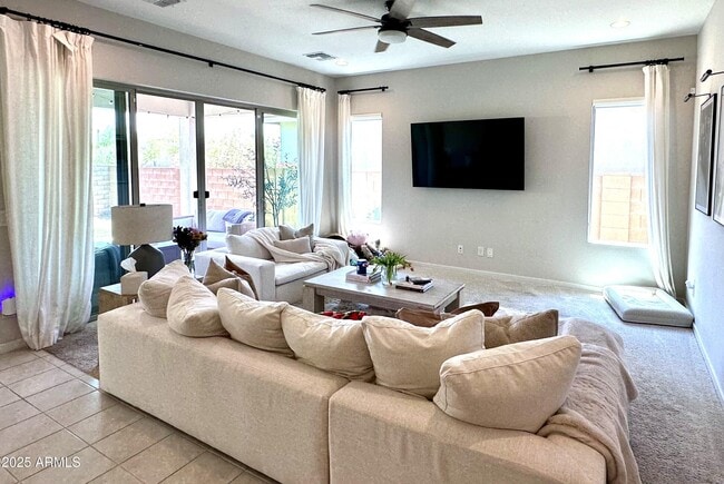 Building Photo - 2827 E Los Gatos Dr