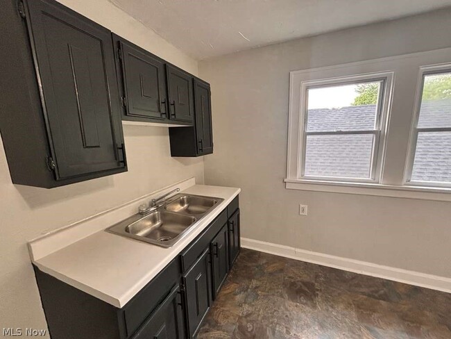 Building Photo - 907 Rondel Rd