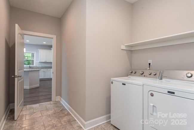 Building Photo - 6835 Ingleside Dr