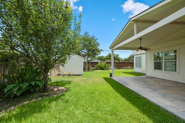 Building Photo - 12202 Mardi Gras Dr