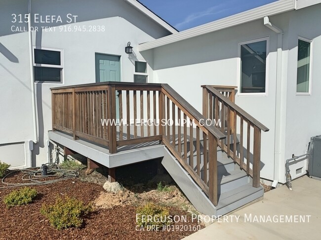 Building Photo - Nicely Renovated Two Bed Two Bath Home in ...