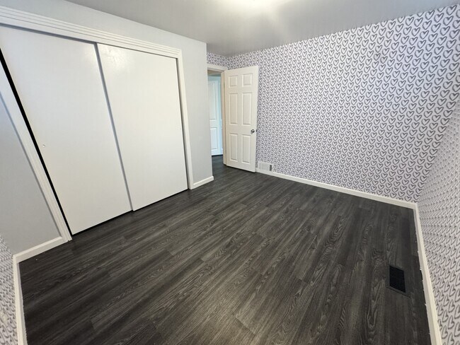 Building Photo - 912 SW 118th St