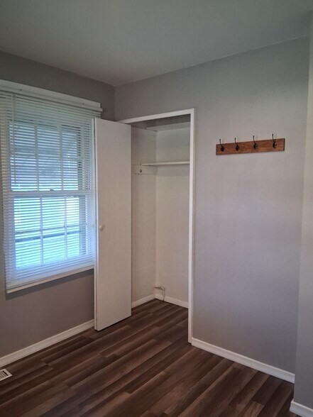 Building Photo - 5264 Whaley Dr