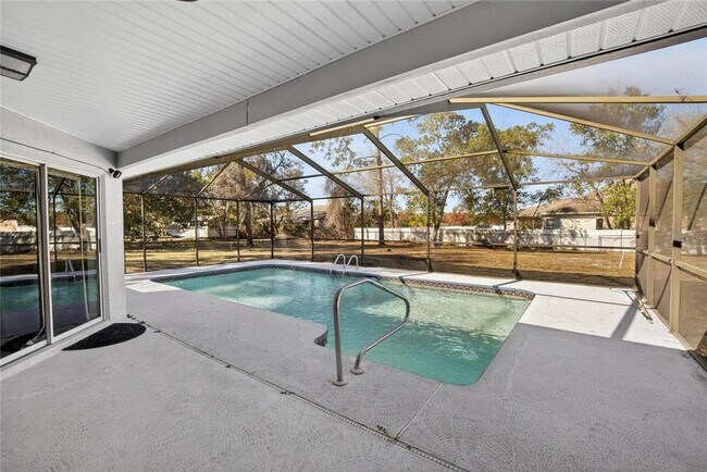 Building Photo - 15047 Woodbury Rd