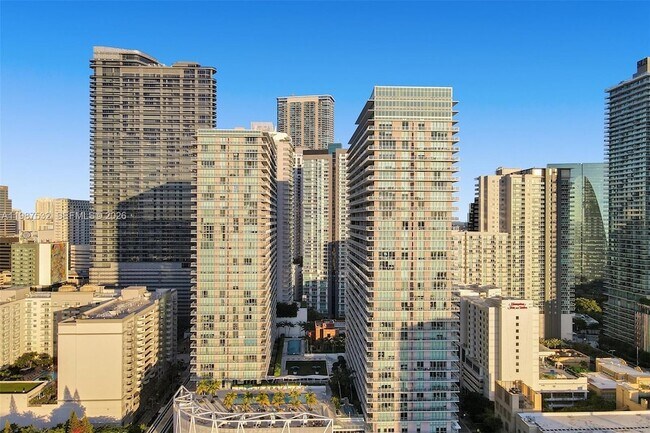 Building Photo - 1111 SW 1st Ave