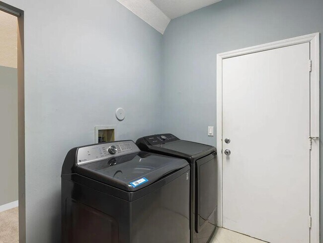 Building Photo - 7782 Hoffy Cir