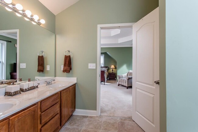 Building Photo - 1099 Arbor Grove Way