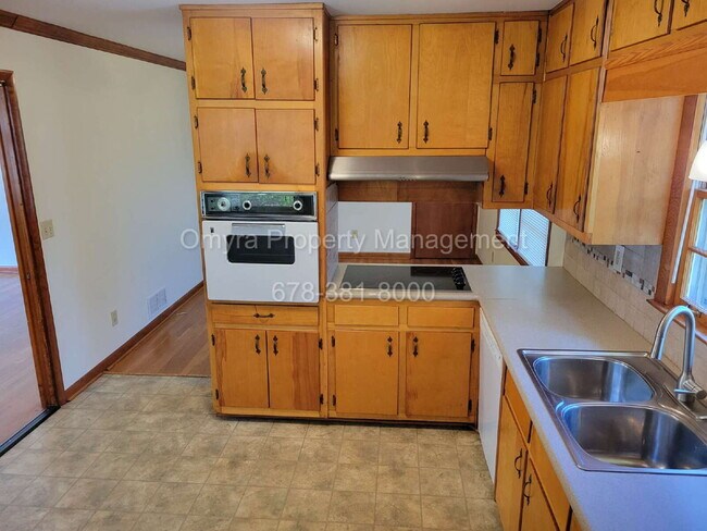 Building Photo - Charming 4 Bedroom Home in Brookhaven!