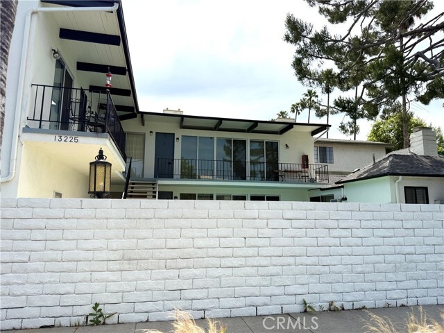Building Photo - 13223 Moorpark St