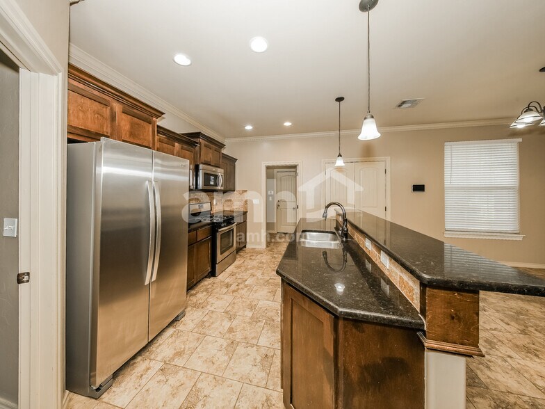 Building Photo - 8809 SW 46th St