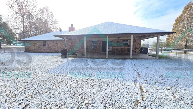 Building Photo - 3 Bedroom in Harrah