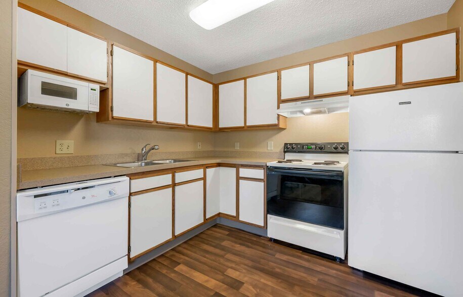 Building Photo - Furnished Studio-Jacksonville - Salisbury Rd. - Southpoint