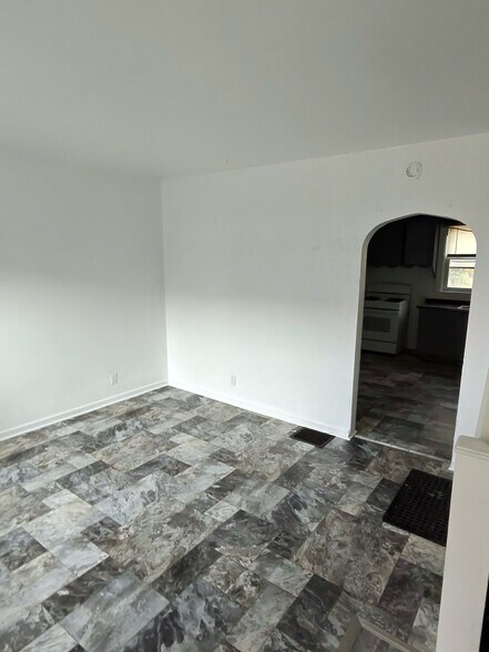 Building Photo - 1682 W 15th St