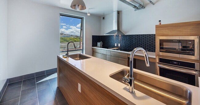 Clubhouse-Kitchen-01-RISE-Honolulu-01 - Walter Dods, Jr. RISE Center