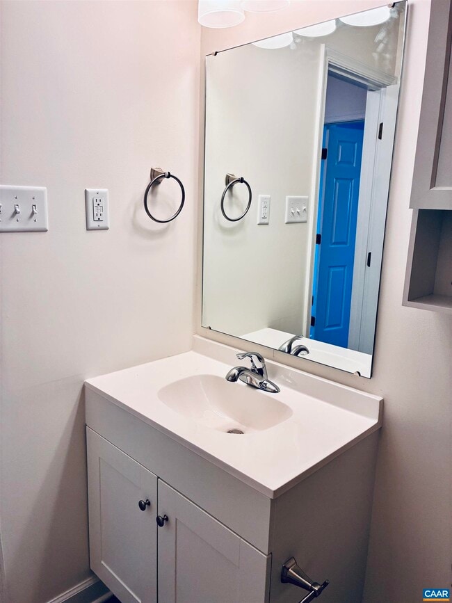 Building Photo - 210 Saponi Ln