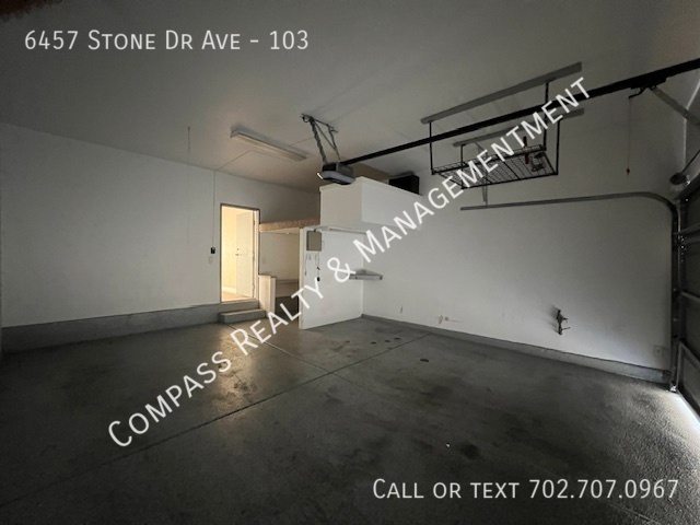 Building Photo - beautiful 2-story 3 bedroom 2 and a half b...