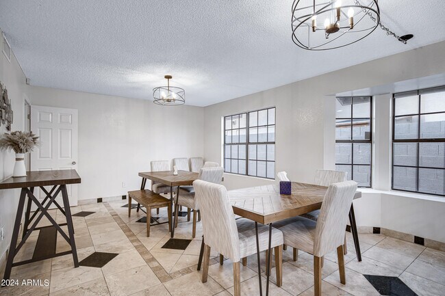 Building Photo - 5431 W Cochise Dr