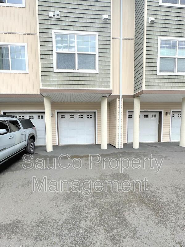 Building Photo - 10740 NE Holly St