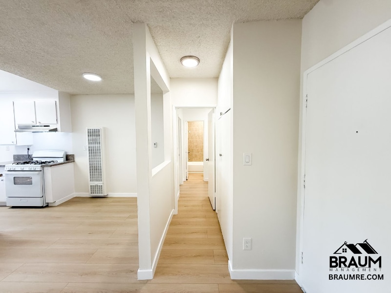 Building Photo - 5461 Kester Ave