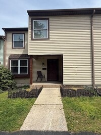 Building Photo - Beautiful Updated 4 bedroom townhouse available!