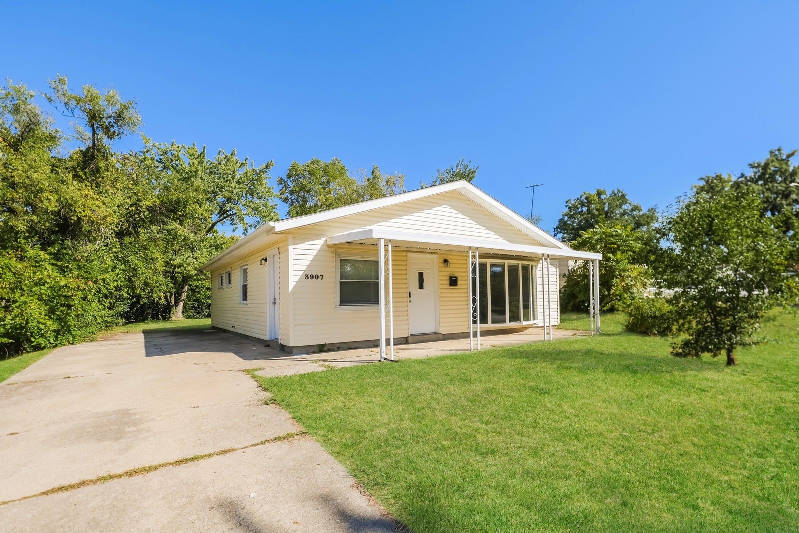 Building Photo - 3907 Larkspur Dr