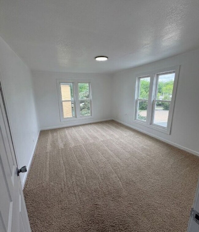 Building Photo - Updated 2 Bed, 2 Bath House for Rent with 2 Stall Garage!!!