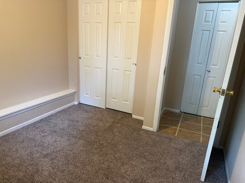 Building Photo - 4715 Scenic Cir