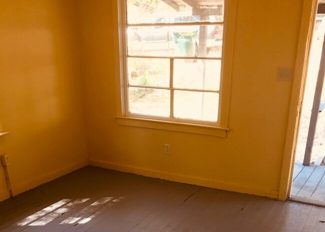 Building Photo - 855 Bowie St