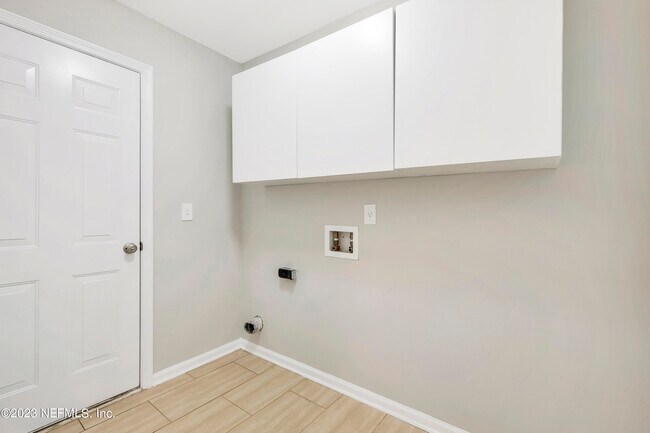 Building Photo - 12096 Coachman Lakes Way