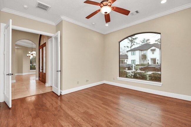 Building Photo - 1611 Lynnview Dr