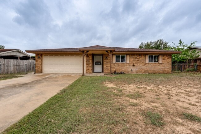 Building Photo - BEAUTIFUL 3-BEDROOM HOME IN LAKEWOOD SHADOW, NEW BRAUNFELS