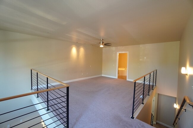 Building Photo - 412 S 13th St