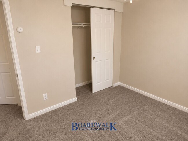 Building Photo - 432 E 400 S