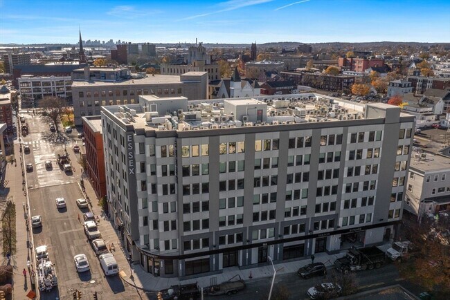 Building Photo - 585 Essex St