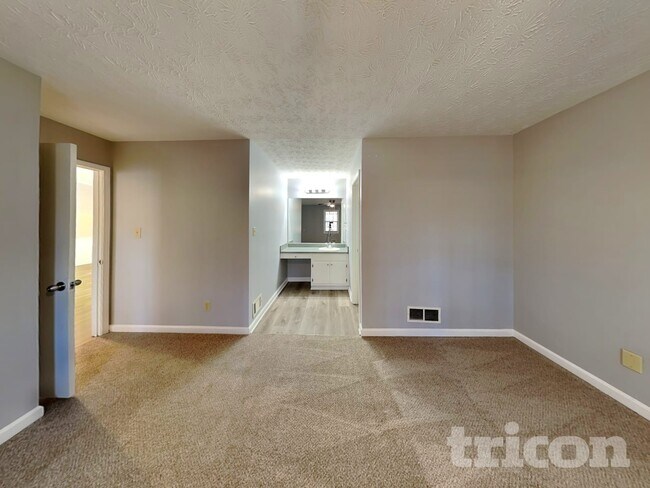 Building Photo - 135 Stephens Dr