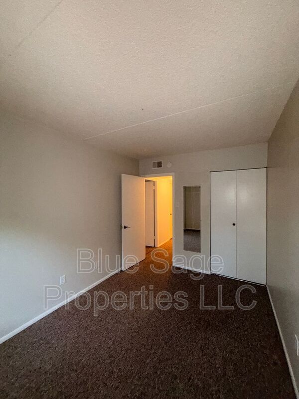 Building Photo - 768 Putnam Blvd
