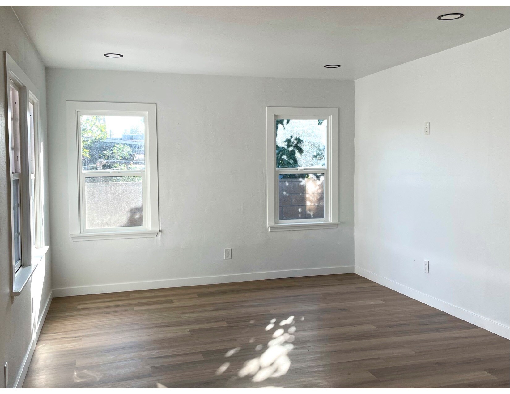 Building Photo - 211 E Alberta St