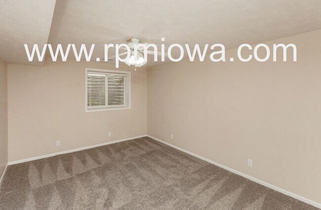 Building Photo - ESTABLISHED NEIGHBORHOOD!!! 4 Bedroom, 3 Bath Home in Ankeny