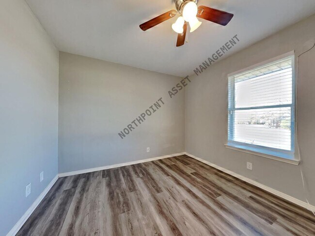 Building Photo - Newly Renovated Single Family Home | 4 BR/2BA | Fenced Backyard