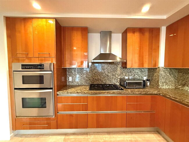 Building Photo - 45 Hendricks Isle